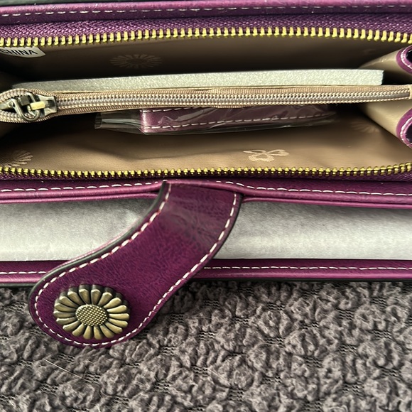 Brand New multi compartment wallet - Picture 2 of 5